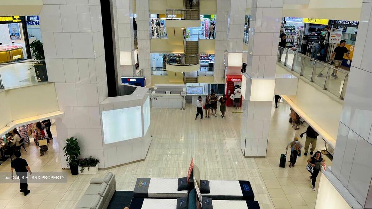 Lucky Plaza (D9), Retail #454546541
